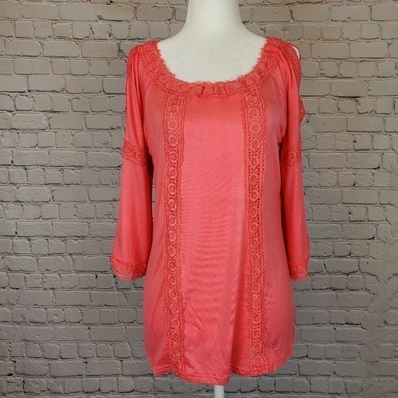 FORGOTTEN Grace Lace Trim Cold Sholder Top sz. Sm - Picture 8 of 8